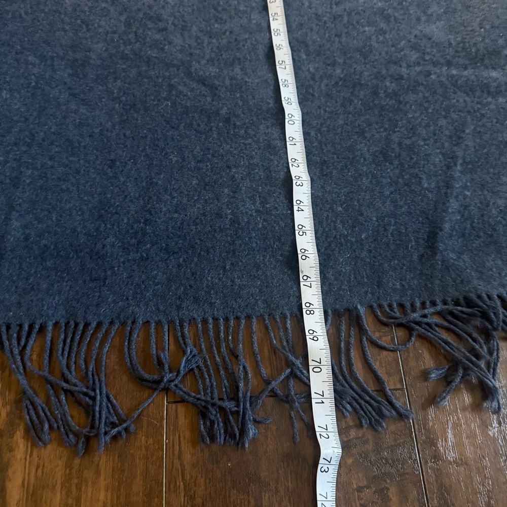 Restoration Hardware 100% CASHMERE Throw Blue fringe - Picture 8 of 9